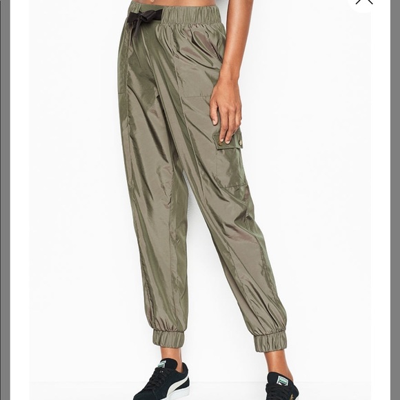 Victoria's Secret Pants - Victoria’s Secret tie jogger in green